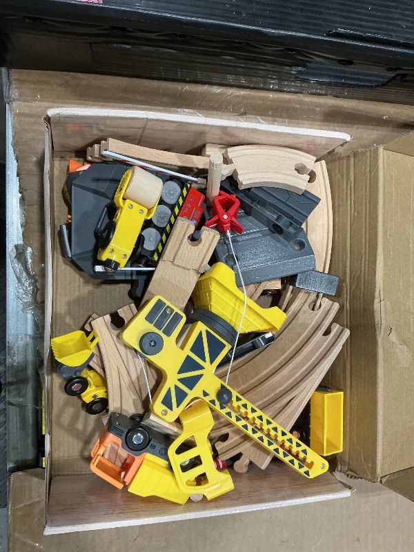 Photo 1 of *USED*
Lehoo Castle Wooden Train Set, Construction Toys Train Set for Toddlers 2-4, Wooden Train Track for Kids w/Crane, Railway Playset Toys for 3 Year Old Boys Girls