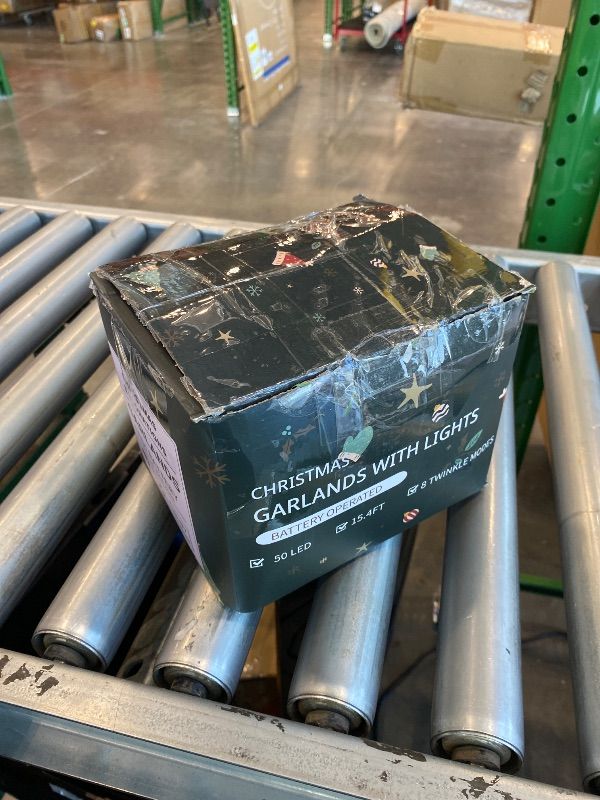 Photo 1 of *USED*
WEMADE 15.4ft Pre-Lit Christmas Garland with Lights – 50 LED Lighted Garlands for Christmas Decorations Indoor Outdoor, Battery Operated 8 Modes Memory Timer for Mantel Stair Banister Doorframe Décor