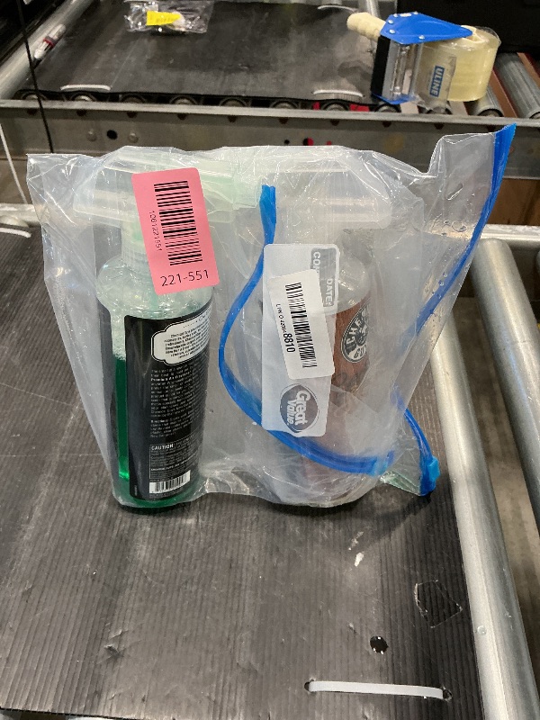 Photo 1 of *MINOR DAMAGE - USED*
Chemical Guys AIR_300 New Car Scent and Leather Scent Combo Pack, Great for Cars, Trucks, SUVs, RVs & More, 16 fl oz (2 Items)