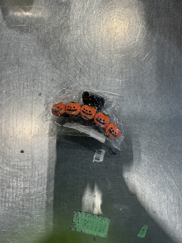 Photo 1 of 1Pcs Halloween Hair Clips 5D Stereoscopic Pumpkin Design Hair Claw Clips for Thick or Long Hair Large Size Halloween Hair Accessories for Women Strong Hold Clamp Jaw Clips for Cosplay Hair Supplies