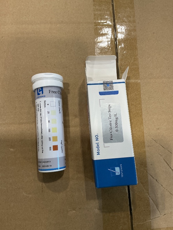 Photo 1 of 0-500 ppm Chlorine Test Strips for Restaurant Sanitizer Test Kit, 100 Strips per Vial, Bleach Test Strips, Testing Kit for Food Service, Bars, Hotels, Kitchen Supplies, Food Trucks, Daycare, Factory