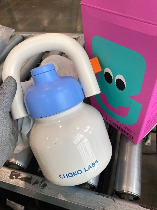Photo 1 of *MINOR DAMAGE - USED*
CHAKO LAB Water Bottle with Straw and Carry Handle | Wide Mouth vacuum insulated stainless steel Bottles | Reusable, leak-proof and BPA-free | 33oz(White&Blue)