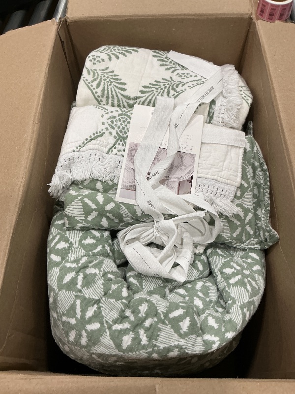 Photo 1 of *MINOR DAMAGE - USED*
Levtex Home - Kemala Sage Quilt Set - King Quilt and Two King Shams - Medallion - Sage, Cream - Quilt (106x92in.) and Shams (20x36in.) - Reversible - Cotton