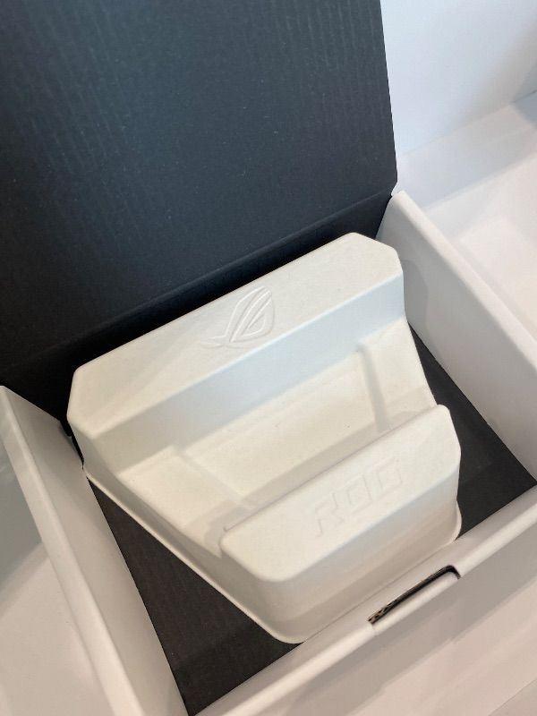 Photo 1 of *USED*
ASUS ROG Xbox Ally – 7” 1080p 120Hz Touchscreen Gaming Handheld, 3-month Xbox Game Pass Premium included, AMD Ryzen Z2 A, 16GB RAM, 512GB SSD, White