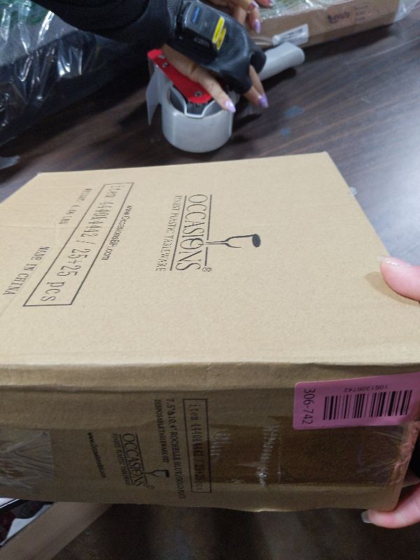 Photo 1 of 100PCS Green Floral Napkins Disposable Hand Towels for Bathroom 3 Ply Greenery Paper Napkins Decorative Flower Guest Napkins Chinoiserie Napkins for Wedding Bridal Shower Birthday Spring Party