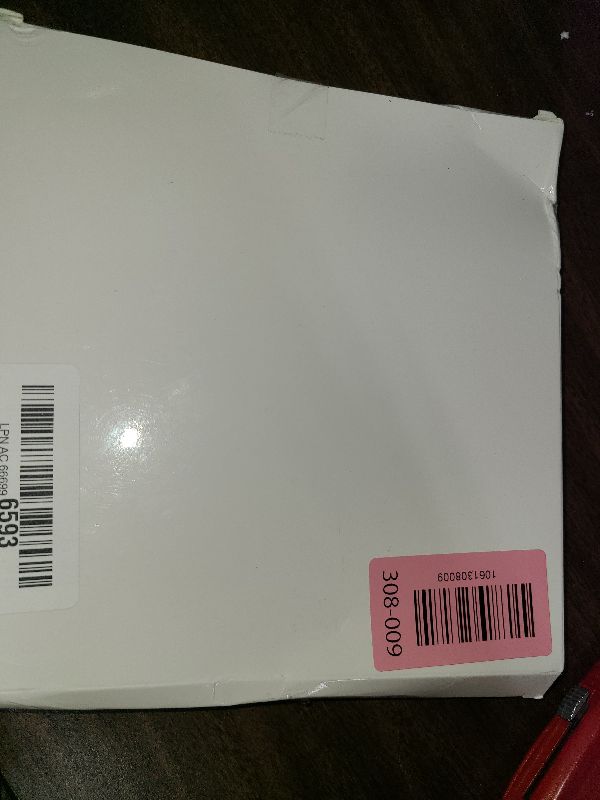 Photo 1 of 1600 Pieces 3 Size Winter Snowflake Confetti Snowflake Glitter Confetti Table Decor for Winter Party Wonderland Party Supplies DIY Craft Christmas Xmas(White)