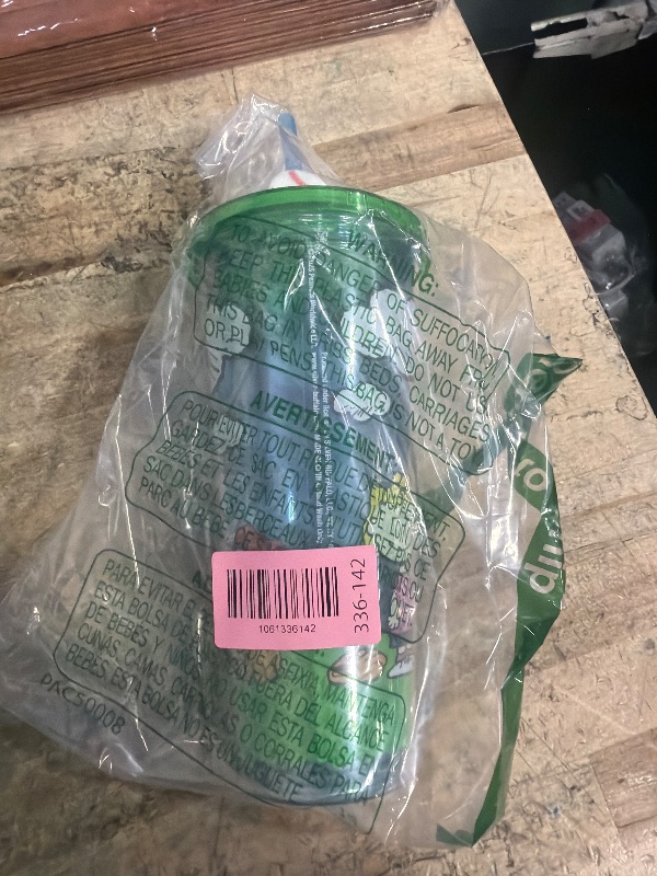 Photo 1 of **CRACKED CUP**Silver Buffalo Peanuts Playing Baseball Featuring Snoopy, Charlie Brown, Lucy, Peppermint Patty, Linus, Sally, and Woodstock Plastic Cold Cup with Lid and Straw Topper, 24 Ounces