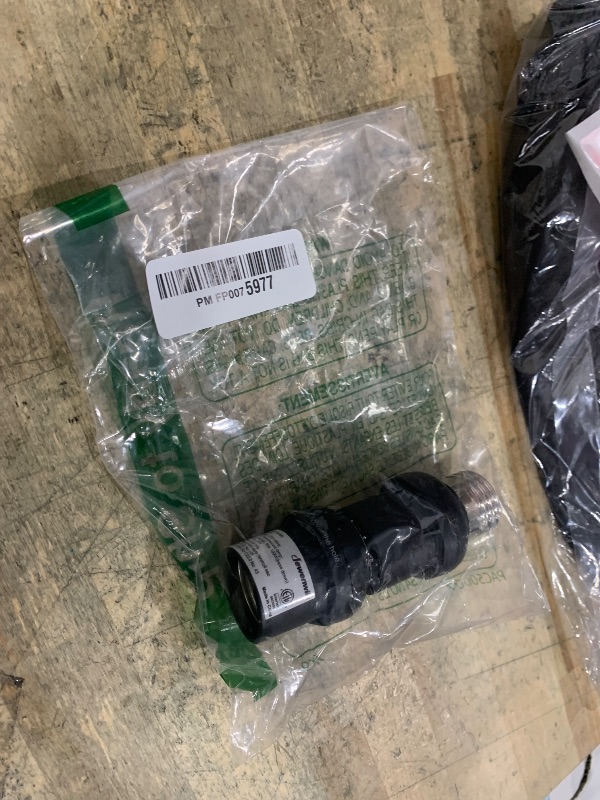 Photo 1 of  1 only/ 
DEWENWILS Light Sensor Socket, E26 E27 Dusk to Dawn Sensor Socket, Light Bulb Socket for Light Fixtures, Compatible with Incandescent/CFL/LED/Halogen Bulbs, Black, 