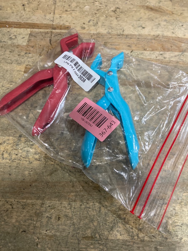 Photo 1 of 2 PCS Hot Plate Grippers, 2025 Upgraded Silicone Clip, Hot Plate Gripper Tongs, For Kitchen, Hot Bowl Dish Plate Gripper Clips Tongs Clamp Holder, Kitchen Silicone Anti Slip Clip