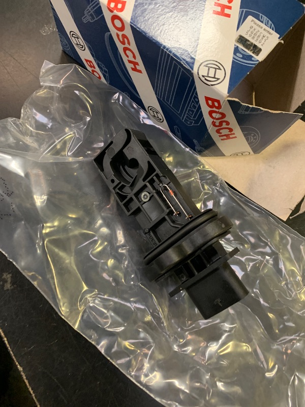 Photo 1 of BOSCH 0280218270 Original Equipment Mass Air Flow (MAF) Sensor - Compatible with Select BMW 550i, 650i, 750i, 750Li, X5, X6, Alpina B7/B7L, xDrive, Gran Coupe, GT + More