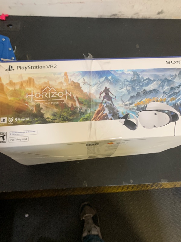 Photo 1 of PlayStation VR2 Horizon Call of The Mountain™ Bundle (PSVR2)