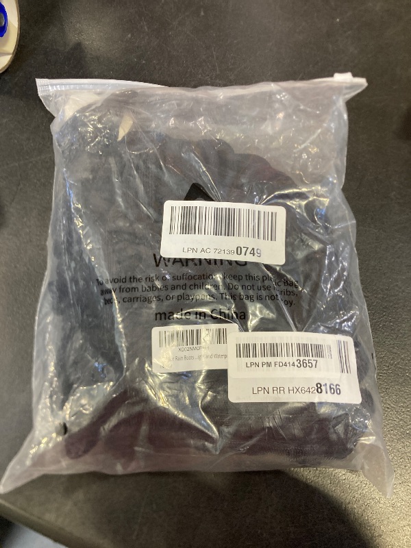 Photo 1 of Amazon Essentials Unisex Toddlers' Cotton Crew Socks, 10 Pairs, Black, 2-3T