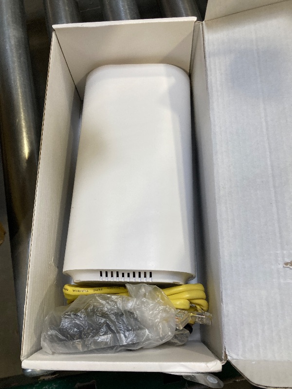 Photo 1 of 5G Router with SIM Card Slot, Dual Band 2.4G 5.8G Modem, Supports 32 Users, Indoor Home Office Internet Router, US Plug 100-240V