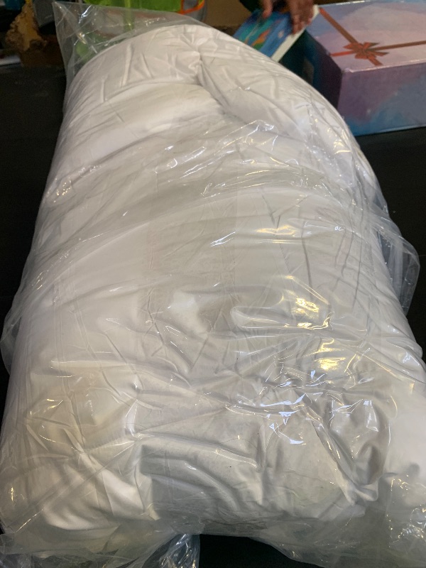 Photo 1 of L LOVSOUL Down Comforter King Size, 850+ Fill Power Hotel Style Bedding Comforter, 1200TC, Fluffy Ultra Soft All Season White Duvet Insert with 8 Corner Tabs