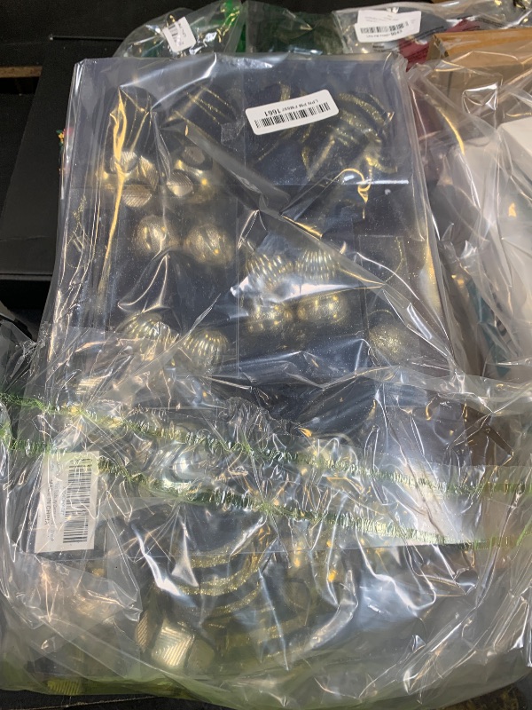 Photo 1 of 100Pcs Christmas Balls Ornaments Set, Shatterproof Christmas Decorations with Hand-held Gift Package for Xmas Tree/Holiday/Wedding/Holiday/Party Decor (Gold & White)