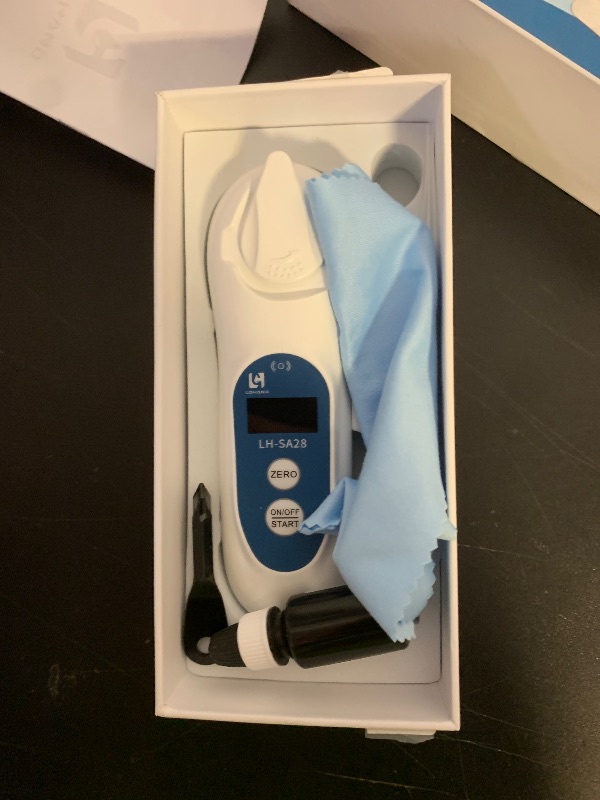 Photo 1 of 3-in-1 Digital Salinity Refractometer with ATC/Refractive Index(RI), Accurate Measurement with Precision Light-Blocking Cover, Fast Touchscreen Test Spoon Meat/Aquarium/Saltwater, Salt Content:0-28%
