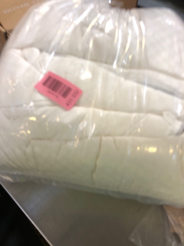 Photo 1 of CUDDLE DREAMS Wool Comforter Duvet Insert, 100% Australian Wool Filling with Soft Noiseless Cotton Shell, Natural Warmth (Midweight for All Season, Queen)