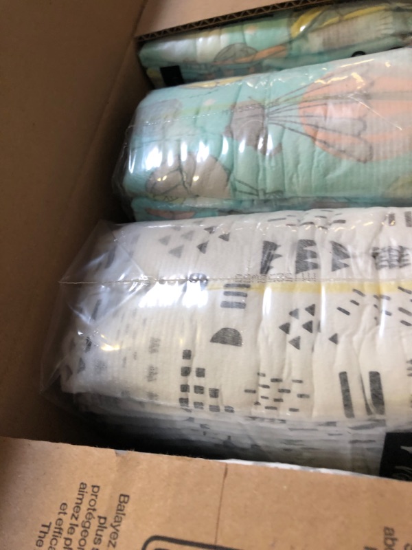 Photo 1 of The Honest Company Comfort Dry Disposable Diapers for Sensitive Skin, Hypoallergenic, Above It All + Pattern Play, Super Club Box Size 1 (8–14 lbs) 136