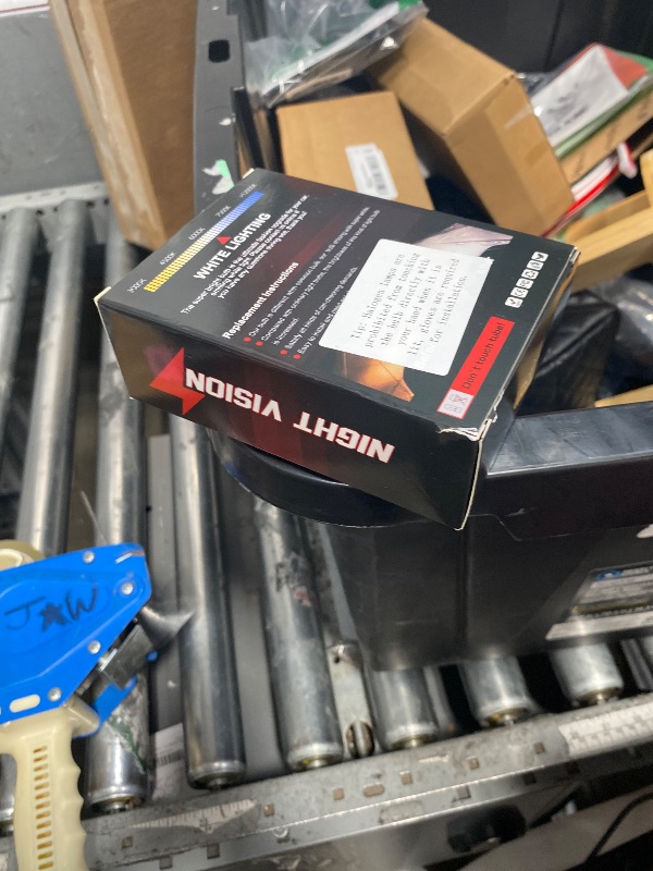 Photo 1 of **MISSING ONE** SYJIIP Upgraded Halogen Headlight Bulbs For Chevy Colorado 2013 2014 2015 2016 2017 2018 2019 2020 2021 2022, 9005 H11 High Low Beam Halogen Lights, 6000K White, 300% Brightness, Plug n Play, 4-Pack