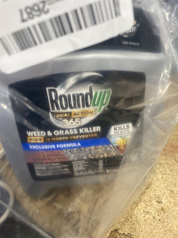Photo 1 of ** half full** Roundup Dual Action 365 Weed & Grass Killer Plus 12 Month Preventer with Pump 'N Go 2 Sprayer, 1.33 gal.