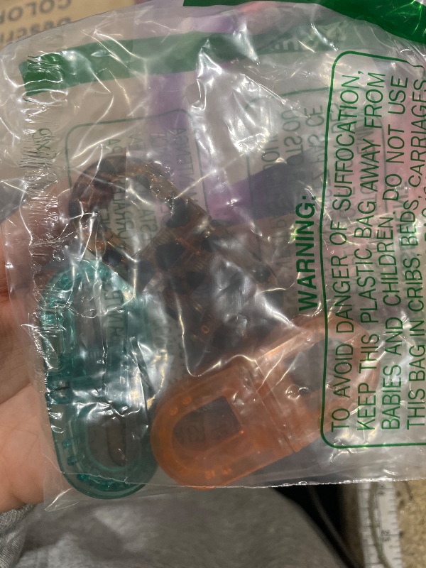 Photo 1 of **2 ARE FUNCTIONAL 1 IS DAMAGED ONLY HALF OF THR CLIP PRESENT*** 3-Pack Smart Magnetic Hair Clips for women - Strong Hold Magnetic Claw Clips for Hair, Lightweight and Fashional Hairclips for Easy Everyday Hairstyes, Suitable for Daily, Work & Special Occ