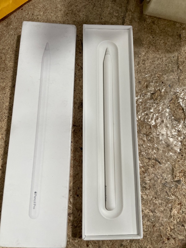 Photo 1 of ***FOR PARTS ONLY / DAMAGED PENCIL*** Apple Pencil Pro: Latest Model - Device Compatibility Check Required - Pixel-Perfect Precision, Tilt and Pressure Sensitivity, Perfect for Note-Taking, Drawing, and Art. Charges and Pairs Magnetically