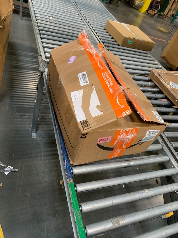 Photo 1 of ***SIMILAR ITEM***
SAFAVIEH Area Rug 6x9 - Vision Collection - Pink, Modern Ombre Design, Non-Shedding & Easy to Clean, Ideal for Living Room, Bedroom, Dining Space (VSN606U)