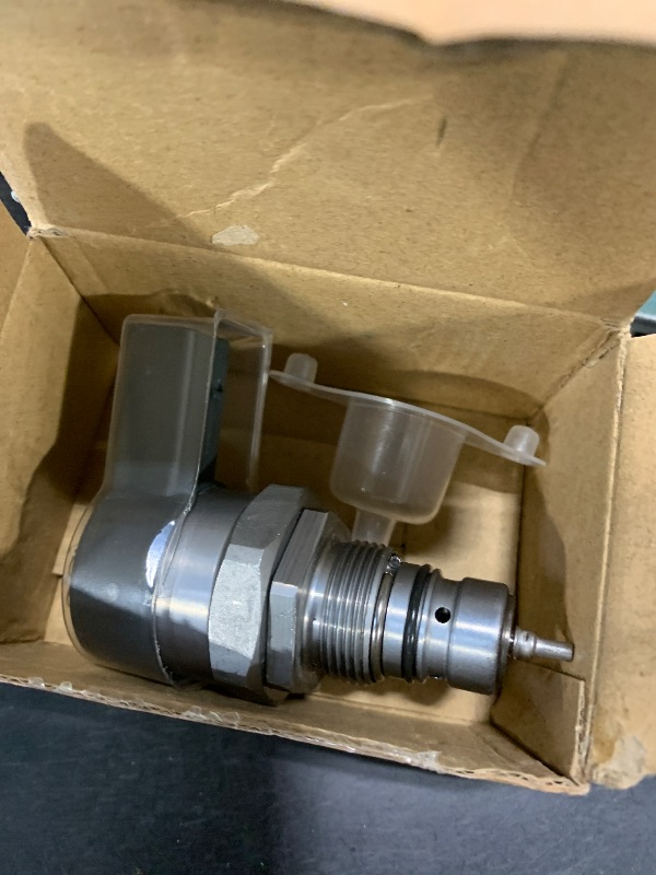 Photo 1 of 0281002682 A6480700046 Fuel Pressure Regulator Compatible with Benz E320 Compatible with Dodge/Freightliner Sprinter 2500/3500 2004-2006