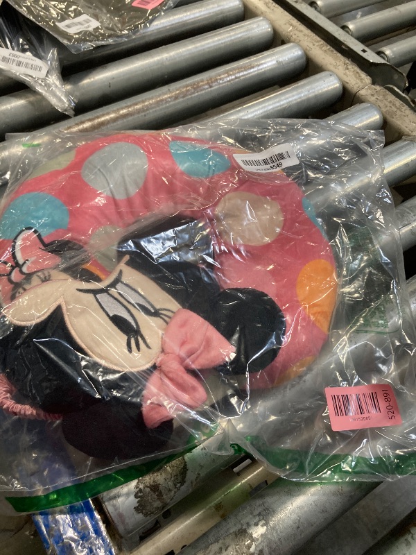 Photo 1 of ** no Luggage Tag**
Bioworld Minnie Mouse Kids Travel Set with Neck Pillow Eye Mask - Disney Magic on The Go!