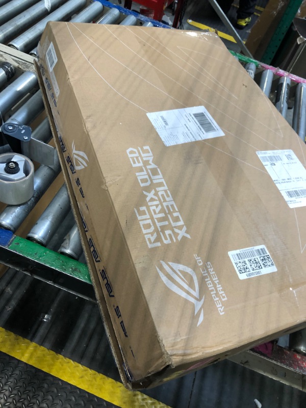 Photo 1 of **for parts**ASUS ROG Strix 32” 4K OLED Gaming Monitor (XG32UCWG) - TrueBlack Glossy OLED, Dual Mode (4K@165Hz, FHD@330Hz), 0.03ms, G-SYNC Compatible, Neo Proximity Sensor, USB-C, HDMI 2.1, 3 yr Warranty