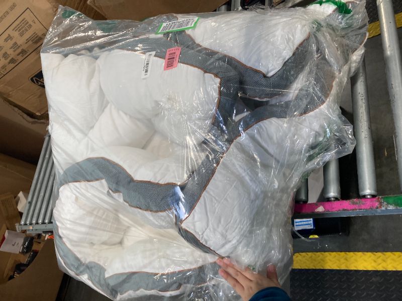 Photo 1 of *** IT'S VERY DIRTY*** WhatsBedding 3 Inch Memory Foam Mattress Topper Full, Extra Soft Pillow Top Mattress Topper with Breathable Air Mesh Sides, 1700GSM Fluffy Shredded Memory Foam Filled & Thicked Down Alternative-Lined