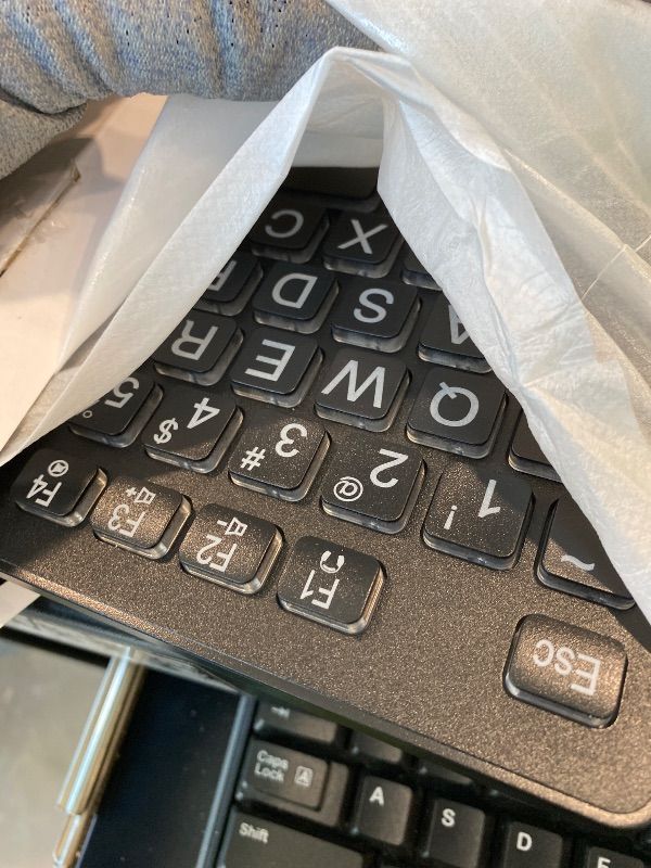 Photo 1 of *UNTESTED*
KOPJIPPOM Large Print Backlit Wireless Keyboard, 2.4G Silent Wireless Light Up Keyboard, Full Size Computer Keyboards with 7 Colored Backlits, Rechargeable Keyboards for Windows, PC, Laptop