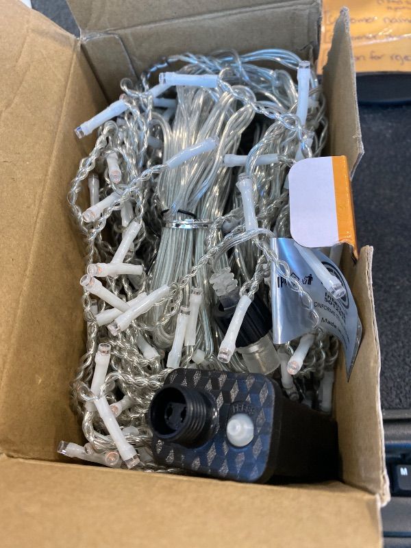 Photo 1 of *UNTESTED*
oopswow Christmas Lights Outdoor Icicle Lights 300LED 33FT 8 Modes, Connectable Hanging Fairy String Lights with 30V Plug in for Valentine Wedding Party Eave Garden Wall Indoor Decor, Red