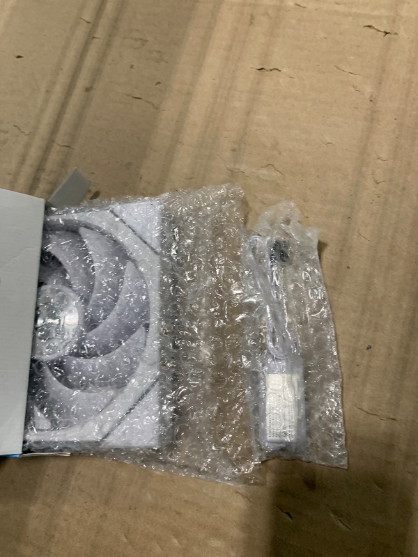 Photo 1 of Lian Li UNI Fan TL Wireless 140-Single Pack -2.4 GHz Wireless Signal 140MM ARGB Fan-Infinity Mirror-Daisy-Chain - Customizable Lighting Effects-Controller NOT Included & Required - White (14TL1W1W)