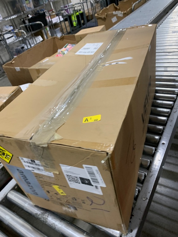 Photo 1 of VEVOR 13x13 ft Wrestling Mat Inflatable, Martial Arts Thick Mat for Home Gym Exercise, PVC Foldable Training Mats with Circles and 600W Air Pump, for Gymnastics, Tatami, Jiu Jitsu BJJ MMA Judo, Black