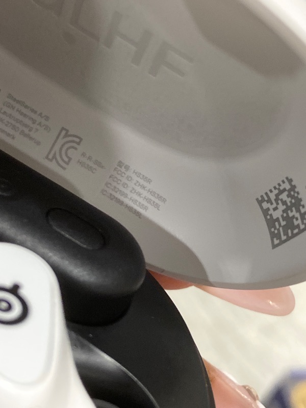 Photo 1 of SteelSeries Arctis GameBuds for PlayStation/PC/Switch/Mobile — Quick-Switch 2.4GHz + Bluetooth 5.3 — Active Noise Cancelling — 100+ Game Audio Presets — 40H Battery with Qi Charging Case - White