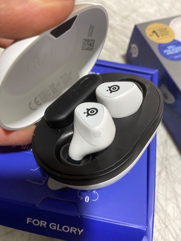 Photo 1 of SteelSeries Arctis GameBuds for PlayStation/PC/Switch/Mobile — Quick-Switch 2.4GHz + Bluetooth 5.3 — Active Noise Cancelling — 100+ Game Audio Presets — 40H Battery with Qi Charging Case - White
