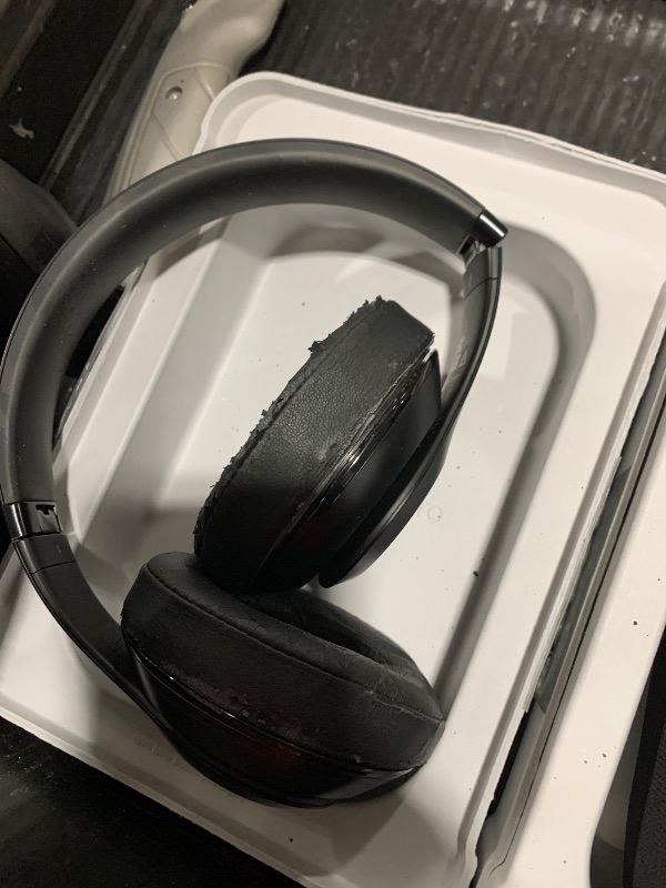 Photo 1 of Beats Studio Pro - Premium Wireless Over-Ear Headphones- Up to 40-Hour Battery Life, Active Noise Cancelling, USB-C Lossless Audio, Apple & Android Compatible - Black