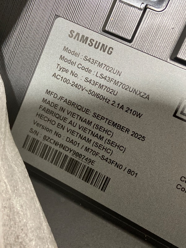 Photo 1 of Samsung 43” Smart Monitor M7 (M70F) 4K UHD Display, Samsung Vision AI, Smart TV Apps, Gaming Hub, USB-C, HDMI and USB-A, Black, LS43FM702UNXZA, 2025