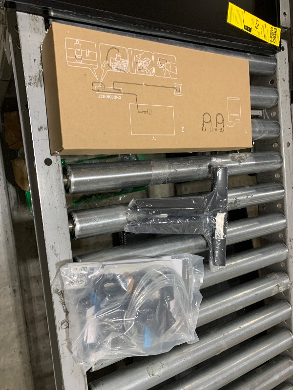 Photo 1 of Samsung 43-Inch Class The Frame LS03F 4K QLED Smart TV (2025 Model) Slim Fit Wall Mount, Modern Frame Design, NQ4 AI Gen2 Processor, Art Mode, Artful Picture Quality, Samsung Vision AI, Alexa Built-in FOR PARTS ONLY