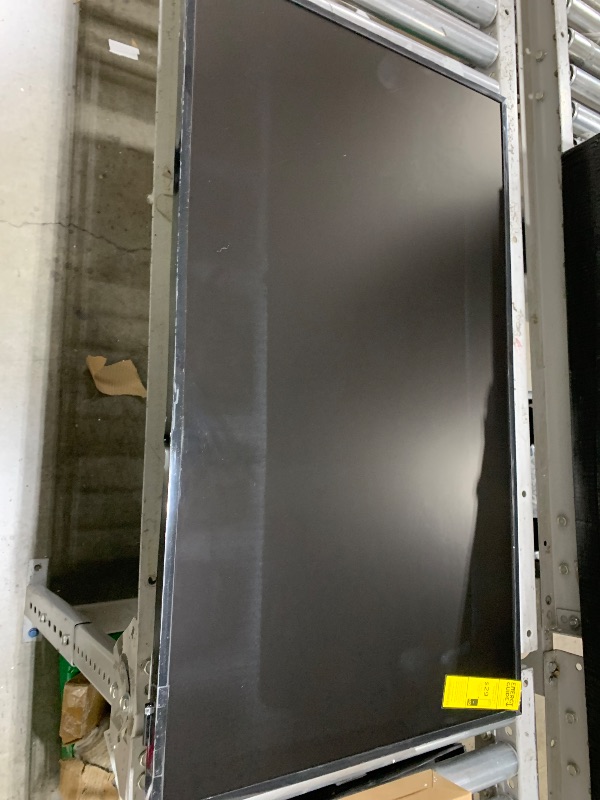 Photo 1 of Samsung 43-Inch Class The Frame LS03F 4K QLED Smart TV (2025 Model) Slim Fit Wall Mount, Modern Frame Design, NQ4 AI Gen2 Processor, Art Mode, Artful Picture Quality, Samsung Vision AI, Alexa Built-in FOR PARTS ONLY