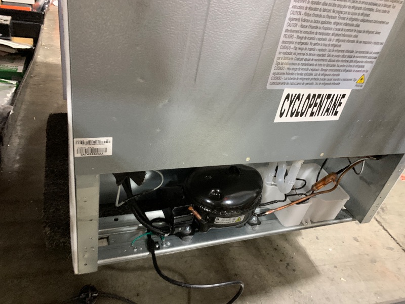 Photo 1 of Kenmore 30" 18.1 Cu. ft. Capacity Standard Refrigerator with Top Freezer, Adjustable Shelves, White CHECK `COMMENTS