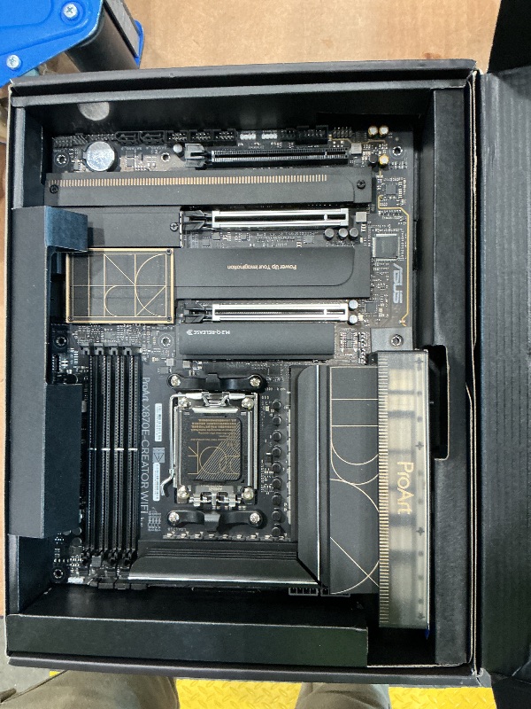 Photo 1 of *UNTESTED*
ASUS ProArt X870E-CREATOR WiFi AMD AM5 X870E ATX Motherboard PCIe® 5.0 x16 Slots with Full Support for Next-gen GPUs, 16+2+2 Power Stages, DDR5, Dual USB4®, 10 Gb & 2.5 Gb LAN, WiFi 7, Four M.2 Slots