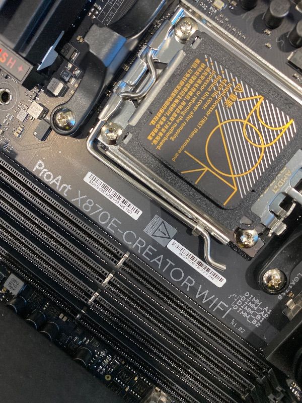 Photo 1 of *UNTESTED*
ASUS ProArt X870E-CREATOR WiFi AMD AM5 X870E ATX Motherboard PCIe® 5.0 x16 Slots with Full Support for Next-gen GPUs, 16+2+2 Power Stages, DDR5, Dual USB4®, 10 Gb & 2.5 Gb LAN, WiFi 7, Four M.2 Slots