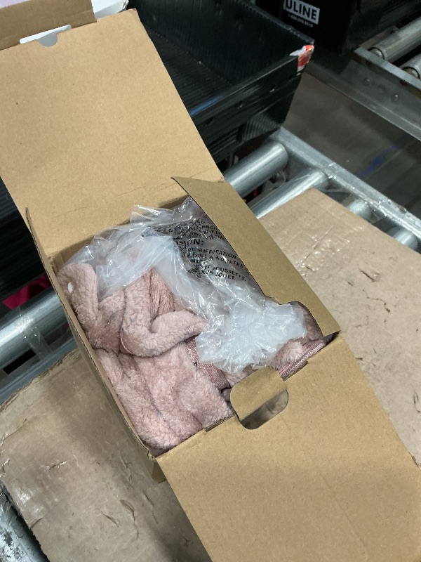 View 2 of *MINOR DAMAGE - USED*
Yaning 2 in 1 Travel Blanket, Soft Warm Blanket with Cozy Neck Pillow Case, Portable Blanket Set for Airplane, Camping, Car (Dusty Pink)