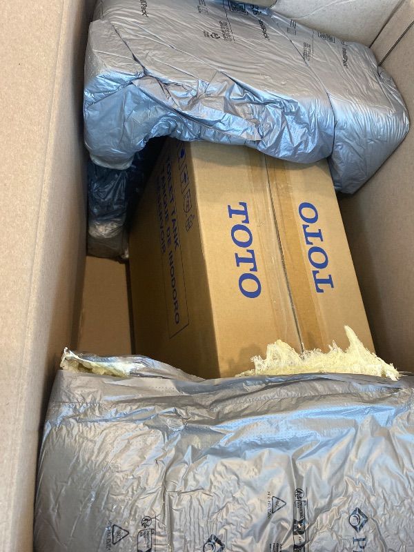 Photo 2 of *MINOR DAMAGE - USED*
TOTO® Drake® WASHLET®+ Two-Piece Elongated 1.28 GPF Universal Height TORNADO FLUSH® Toilet and S7A Contemporary Bidet Seat with Auto Flush, Cotton White - MW7764736CEFGA#01