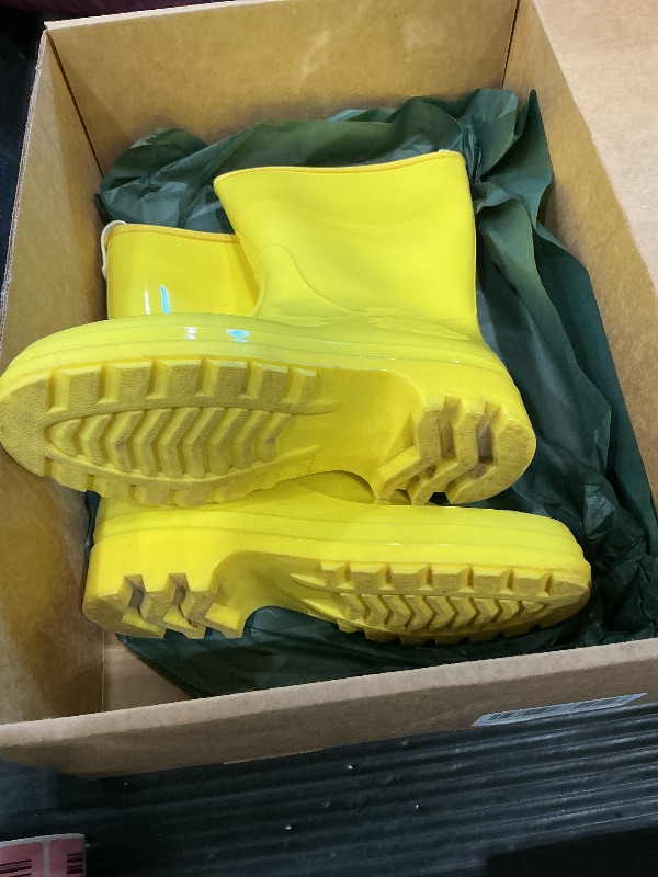 Photo 1 of *MINOR DAMAGE - USED*
HISEA Women's Mid Calf Rain Boots Waterproof Garden Shoes Fashion Rubber Boots Anti-Slipping Rainboots for Ladies with Comfort Insole Lightweight Mid Height Outdoor Rain Shoes, Size 6 Yellow