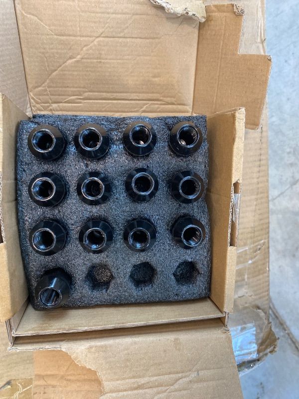 Photo 1 of **MISSING 3**32pcs 14x1.5 OEM Lug Nuts for Chevy Silverado GMC Sierra 2500 3500,14mmx1.5 Black One-Piece Wheel LugNuts 1.75" H 7/8" Hex Replacement 2012+ Ram 2500 3500, 8 Lug Stock Wheel GM Part No 611-236 9596070