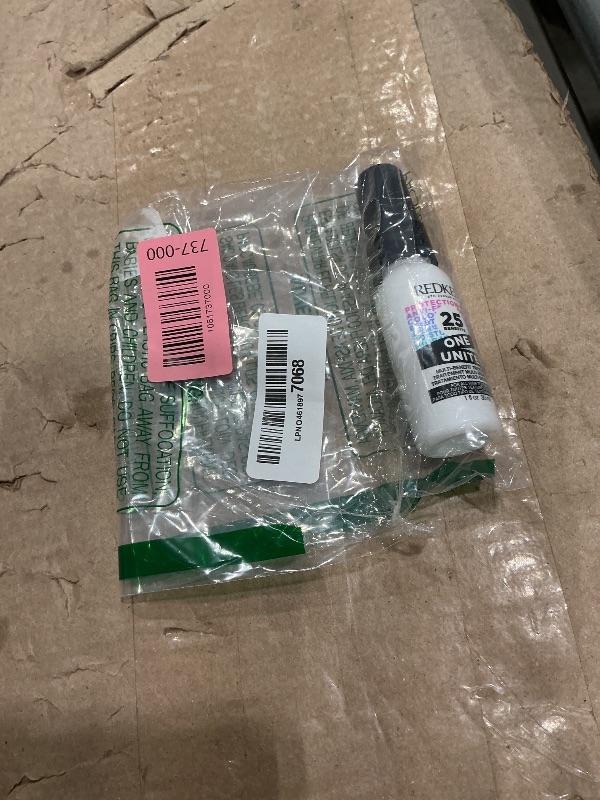 Photo 1 of *MINOR DAMAGE - USED*
Redken One United All-In-One Leave In Conditioner - Multi-Benefit Leave In Treatment For All Hair Types, Heat Protectant and Detangler Spray, Paraben-Free, 1 Fl Oz