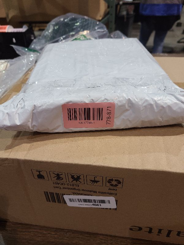 Photo 1 of 12PCS Candy Boxes with Lid Candy Containers for Ramadan Eid Mubarak Islamic Party Decor Treat Boxes Wedding Favor Boxes Decorating Ornament Container Storage Container Candy Jars for Party